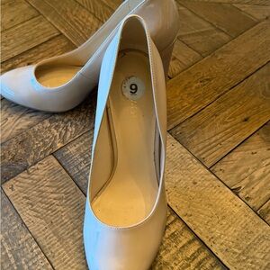 Nine West Rounded Cream Pumps